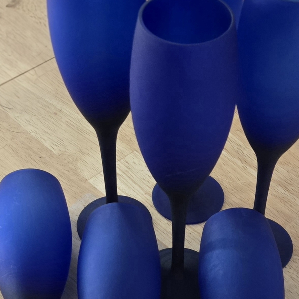Vintage Frosted Cobalt Blue Champagne Flutes Black Stem Set of 7 MCM Aesthetic - Picture 4 of 5